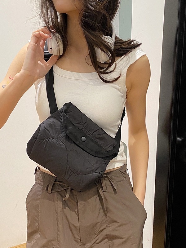 Τσάντα crossbody, ελαφριά κατασκευή από νάιλον, σχέδιο μικρού τετραγώνου, ανοιγμα με μαγνητικό κούμπωμα, επένδυση από νάιλον, Άνοιξη 2024