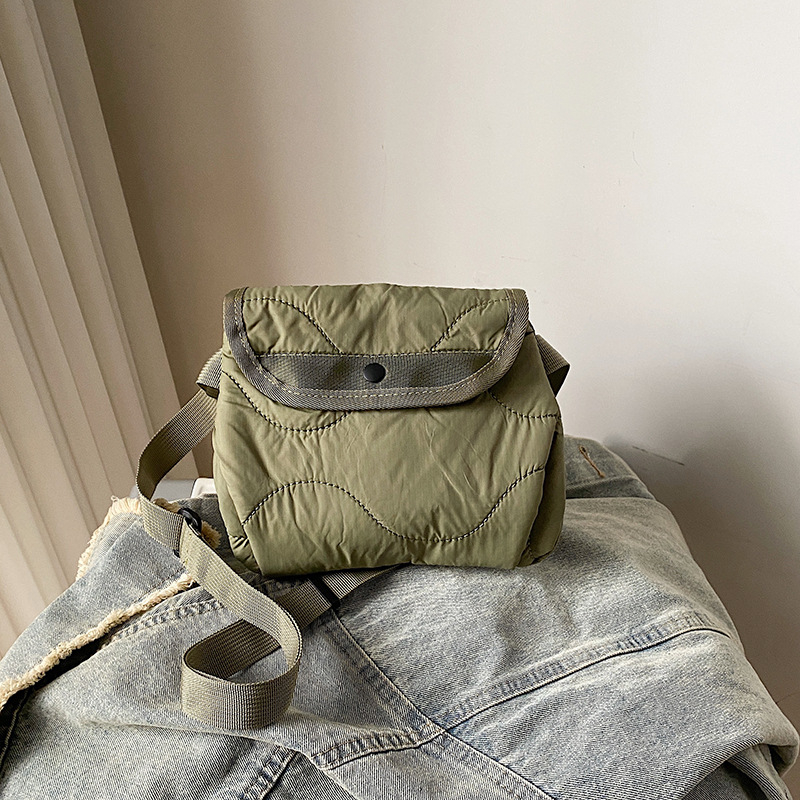 Τσάντα crossbody, ελαφριά κατασκευή από νάιλον, σχέδιο μικρού τετραγώνου, ανοιγμα με μαγνητικό κούμπωμα, επένδυση από νάιλον, Άνοιξη 2024