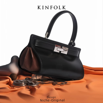 Τσάντα crossbody με κλείσιμο latch, PU υλικό, εξωτερικό σε στυλ shell, οριζόντια τετράγωνη σιλουέτα, εσωτερική τσέπη με φερμουάρ