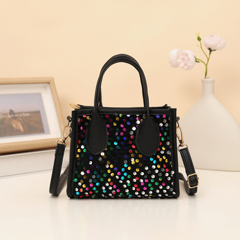 Geantă denim crossbody, simplitate urbană, primăvară 2025, închidere cu fermoar, căptușeală poliester, buzunare interne pentru telefon și buletin, trei curele