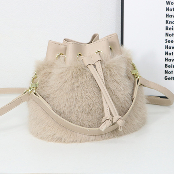 Geantă bucket din pluș pentru femei, stil stradal, formă cilindrică, închidere cu șnur, colecția iarnă 2023