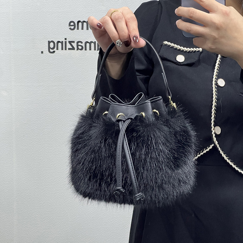 Geantă bucket din pluș pentru femei, stil stradal, formă cilindrică, închidere cu șnur, colecția iarnă 2023