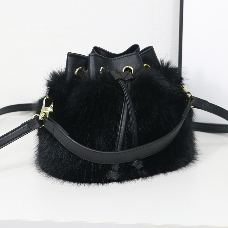 Geantă bucket din pluș pentru femei, stil stradal, formă cilindrică, închidere cu șnur, colecția iarnă 2023