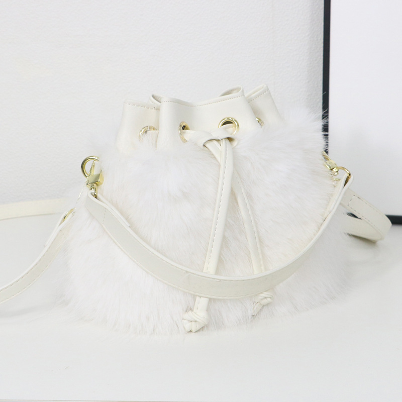 Geantă bucket din pluș pentru femei, stil stradal, formă cilindrică, închidere cu șnur, colecția iarnă 2023