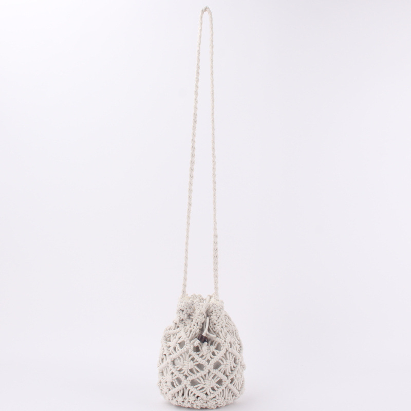 Geantă crossbody țesută manual din fir de bumbac, cu aspect din pai, formă cilindrică