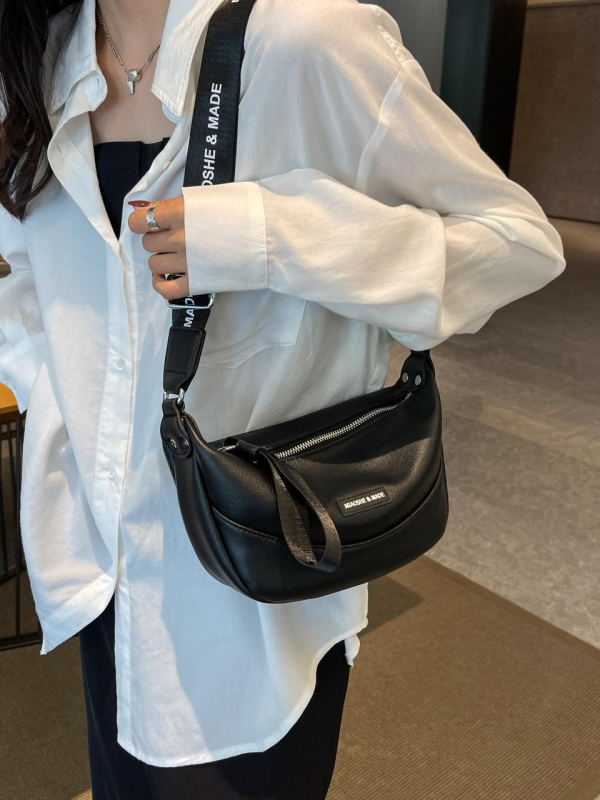 Τσαντάκι crossbody τύπου dumpling, PU υλικό, κλείσιμο με φερμουάρ, επένδυση από πολυεστέρα, μονός ιμάντας