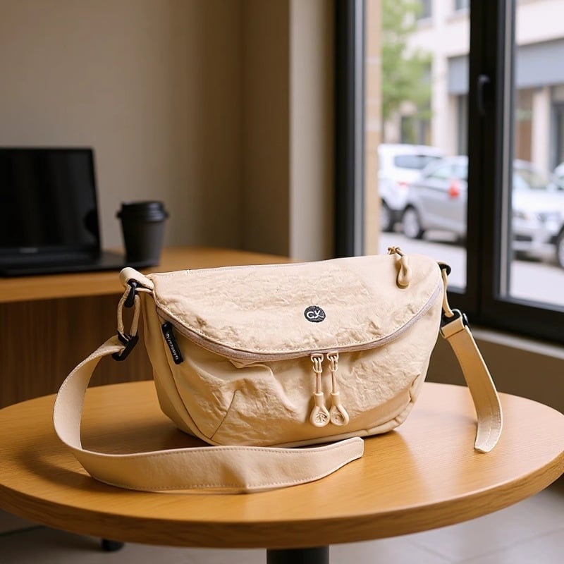 Τσάντα crossbody σε μορφή dumpling από πλυμένο ύφασμα, με φερμουάρ ανοίγματος, εσωτερική τσέπη με φερμουάρ, επένδυση πολυεστέρα