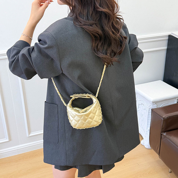 Ženska mini kvilirana torbica s lančanim remenom, PU materijal, gradski stil, vodoravni kvadratni oblik, zatvarač, podstava od poliestera