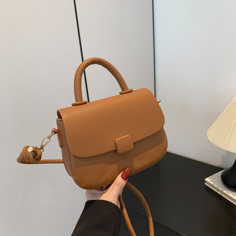 Τσάντα PU σε street style, saddle bag, οριζόντιου τετράγωνου σχήματος, κλείσιμο με καπάκι