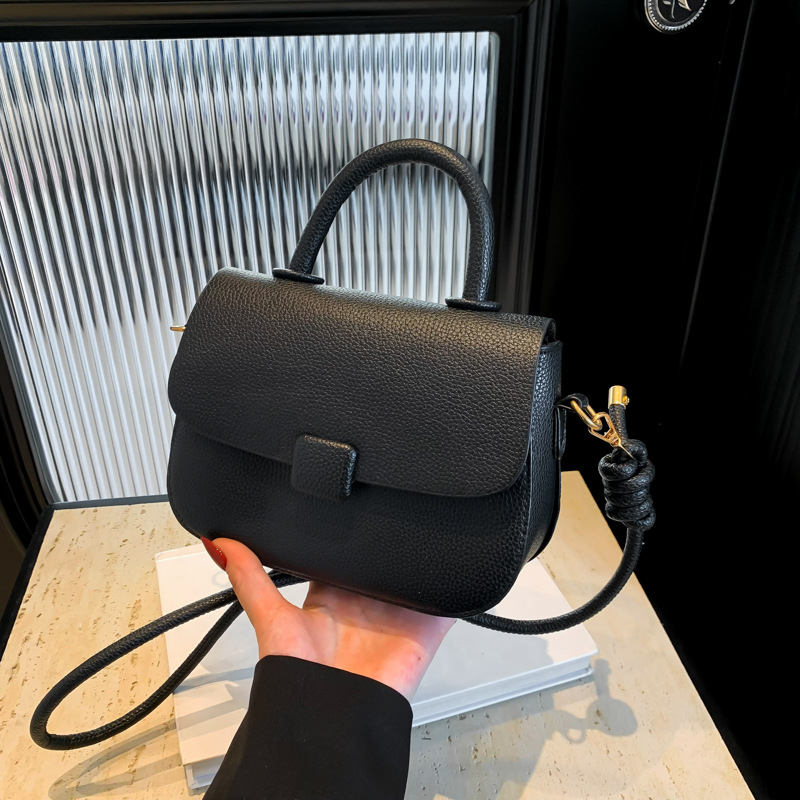 Τσάντα PU σε street style, saddle bag, οριζόντιου τετράγωνου σχήματος, κλείσιμο με καπάκι