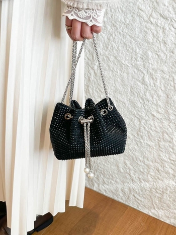 Geantă Bucket pentru femei din PU, închidere magnetică, buzunare interioare pentru telefon și ID card, căptușeală din piele sintetică, formă orizontală pătrată