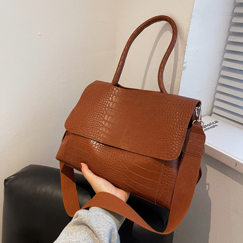 Τσάντα PU σε street style, χιαστική τσάντα κάτω από τον βραχίονα με κάλυμμα ανοίγματος, επένδυση πολυεστερ, οριζόντιο τετράγωνο σχήμα, εσωτερικό τσεπάκι με φερμουάρ τύπου σάντουιτς