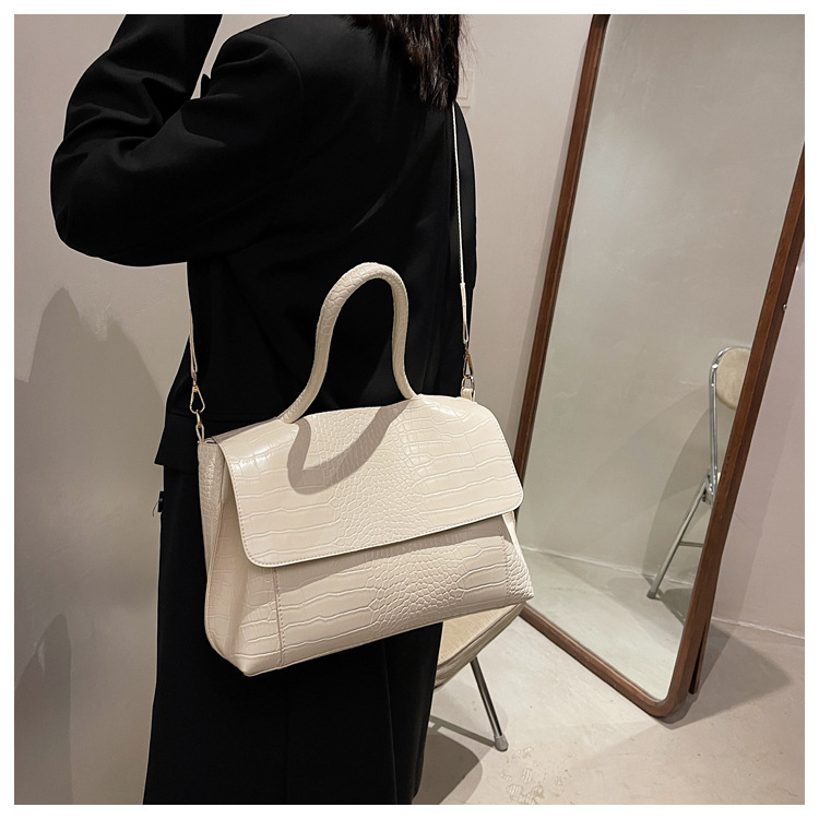 Τσάντα PU σε street style, χιαστική τσάντα κάτω από τον βραχίονα με κάλυμμα ανοίγματος, επένδυση πολυεστερ, οριζόντιο τετράγωνο σχήμα, εσωτερικό τσεπάκι με φερμουάρ τύπου σάντουιτς