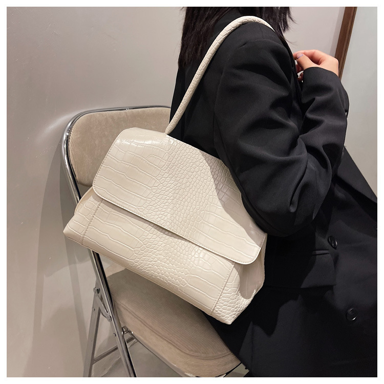 Τσάντα PU σε street style, χιαστική τσάντα κάτω από τον βραχίονα με κάλυμμα ανοίγματος, επένδυση πολυεστερ, οριζόντιο τετράγωνο σχήμα, εσωτερικό τσεπάκι με φερμουάρ τύπου σάντουιτς