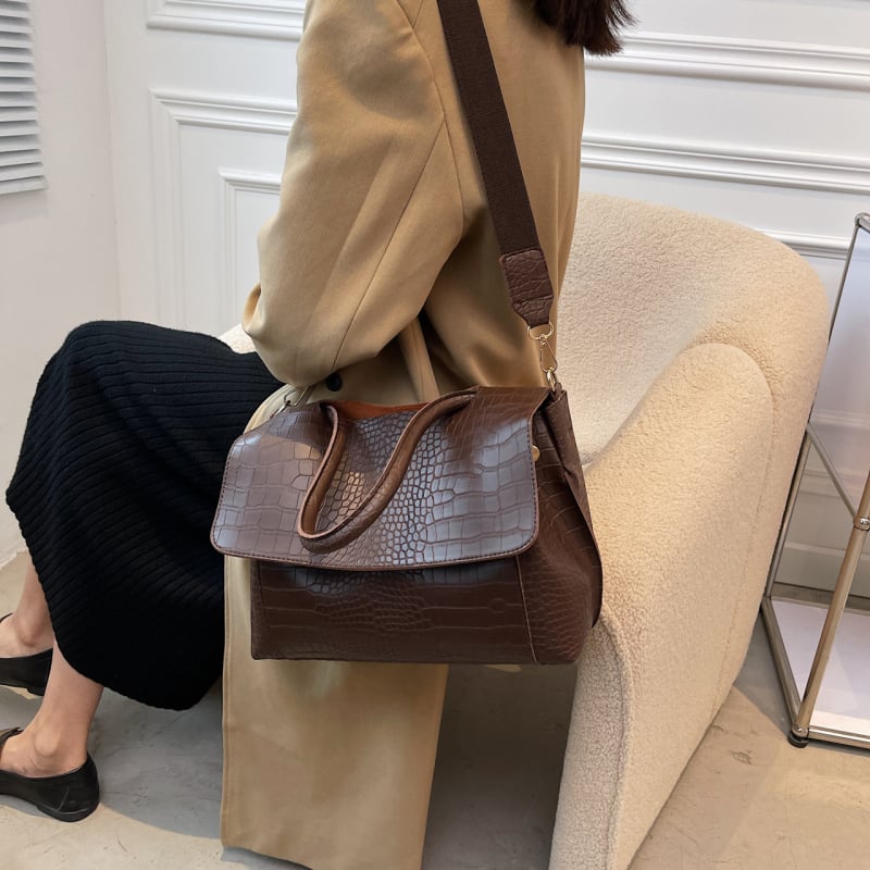 Τσάντα PU σε street style, χιαστική τσάντα κάτω από τον βραχίονα με κάλυμμα ανοίγματος, επένδυση πολυεστερ, οριζόντιο τετράγωνο σχήμα, εσωτερικό τσεπάκι με φερμουάρ τύπου σάντουιτς