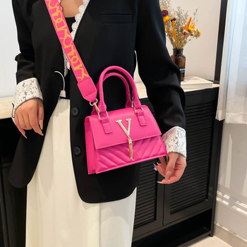 PU τετράγωνη τσάντα crossbody σε αστικό μινιμαλιστικό στυλ, οριζόντιου σχήματος, με μονή ιμάντα, εσωτερική θήκη για κινητό