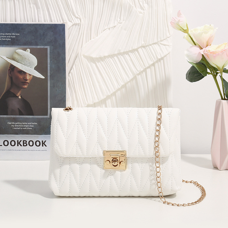 Τσάντα crossbody με κέντημα και αλυσίδα, PU υλικό, τετράγωνου σχήματος, καπάκι με κλείσιμο, θήκη για κινητό
