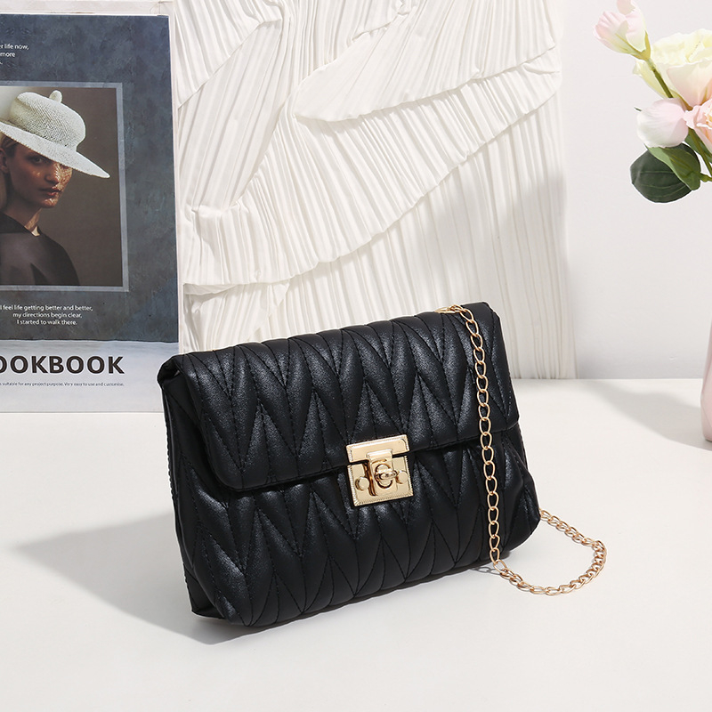Τσάντα crossbody με κέντημα και αλυσίδα, PU υλικό, τετράγωνου σχήματος, καπάκι με κλείσιμο, θήκη για κινητό