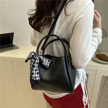 Γυναικεία bucket bag, αστικός μινιμαλισμός, PU υλικό, οριζόντιο τετράγωνο σχήμα, φερμουάρ