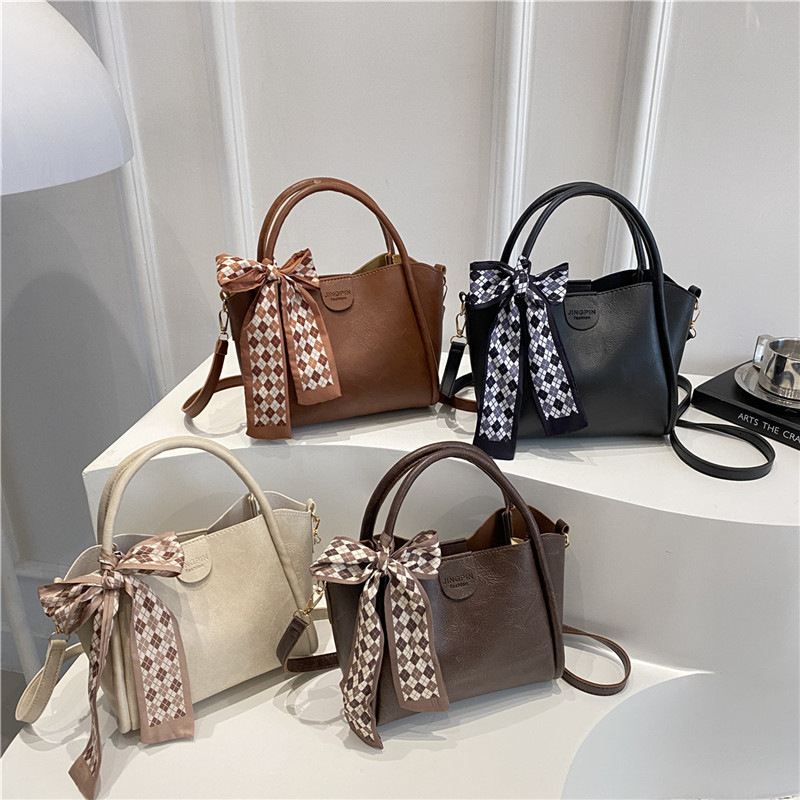 Γυναικεία bucket bag, αστικός μινιμαλισμός, PU υλικό, οριζόντιο τετράγωνο σχήμα, φερμουάρ