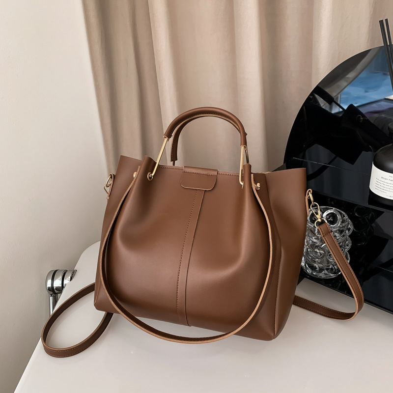 Bucket bag, PU υλικό, street-trend στυλ, σχήμα bucket, κλείσιμο με φερμουάρ, εσωτερική τσέπη για κινητό