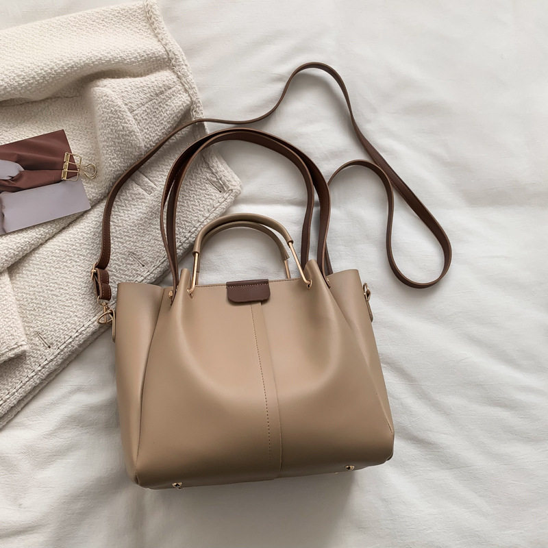 Bucket bag, PU υλικό, street-trend στυλ, σχήμα bucket, κλείσιμο με φερμουάρ, εσωτερική τσέπη για κινητό