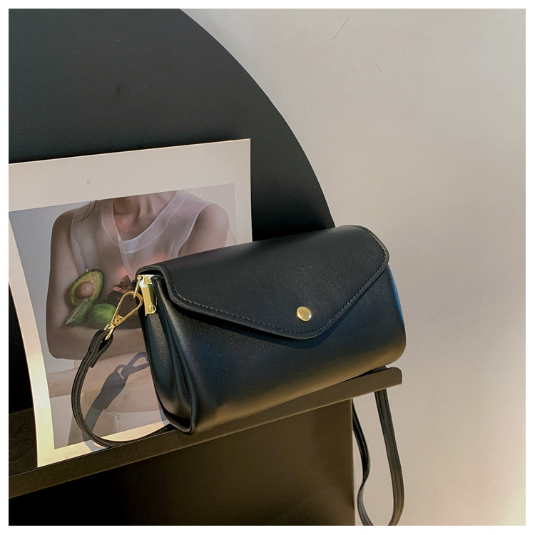 Ženska cilindrična torba od PU-a, street style, magnetsko zatvaranje, unutarnje džepove za telefon i ziptorbu, horizontalni kvadratni oblik