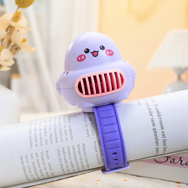 Mini ventilator u stilu sata s ugrađenom baterijom 300–500 mAh, 3 brzine, četkasti motor, zvuk 36–45 dB, rad do 1 h