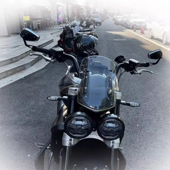 Aluminijski kvadratni retrovizor za Triumph Street Triple 660/765RS, montaža: ortodontska; Materijal: aluminij; Vrsta ogledala: kvadratno; Otpornost na tresanje: visoka