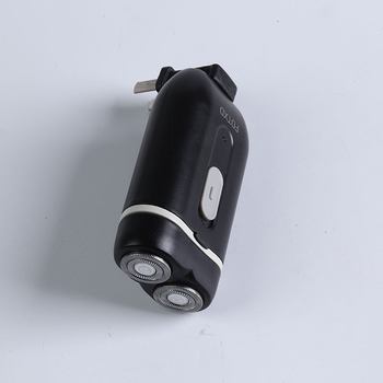 Elektromos borotva forgó fejjel, két pengével, kefés motor, mosható fej, működési idő 30–45 perc, töltési mód