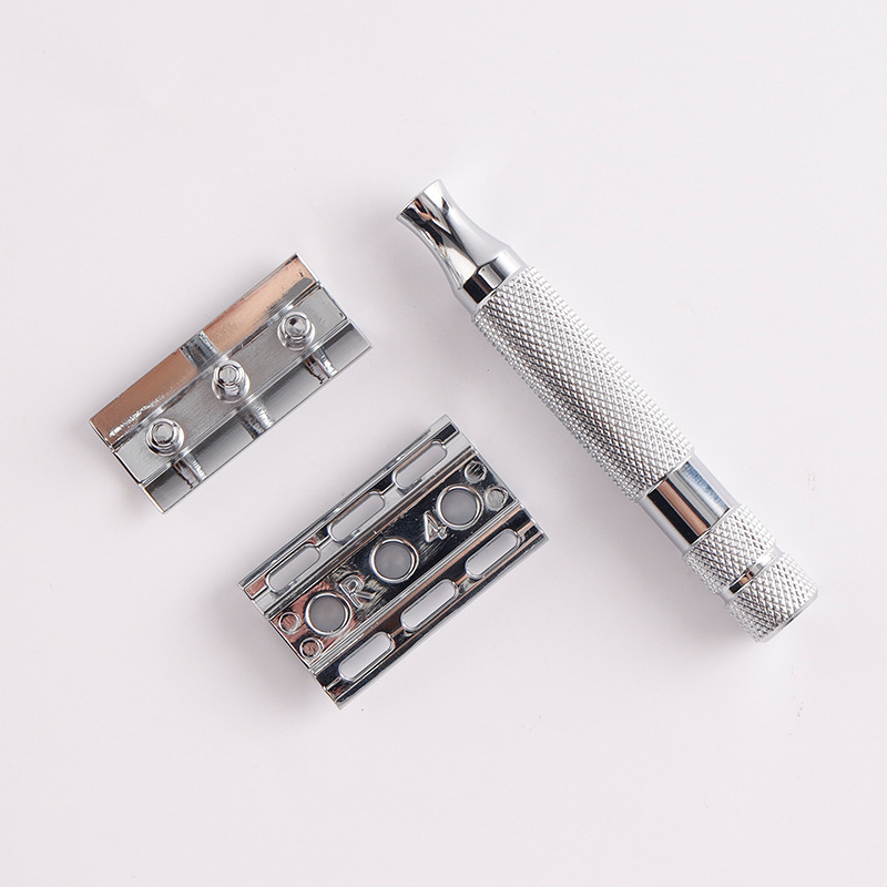 Χειροκίνητο ξυριστικό με αντικαταστάσιμες λεπίδες; διπλής χρήσης για ξύρισμα και απομάκρυνση τριχών; κατάλληλο για όλο το σώμα; ρυθμιζόμενες ρυθμίσεις για διαφορετικές περιοχές