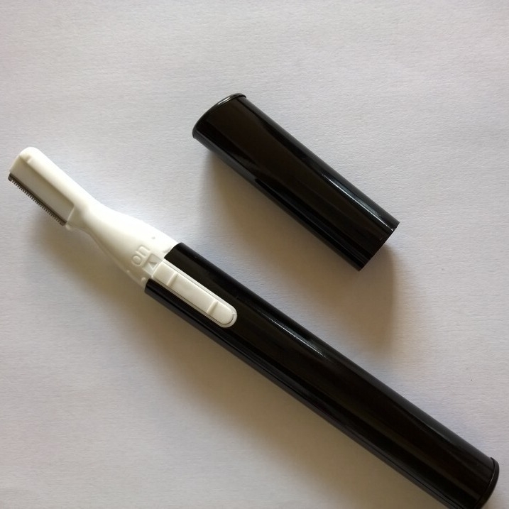 Trimmer electric pentru nas și sprâncene, pentru bărbați – AILISI; Material: plastic, oțel inoxidabil; Etichetă privată disponibilă