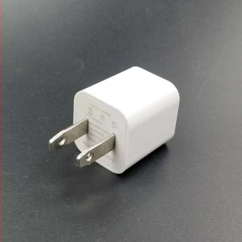 Električni brijač s ugrađenom baterijom 1000–1200 mAh, rotirajuća glava s 3 oštrice, periva glava, plutajuća glava, punjiv, motor s četkama