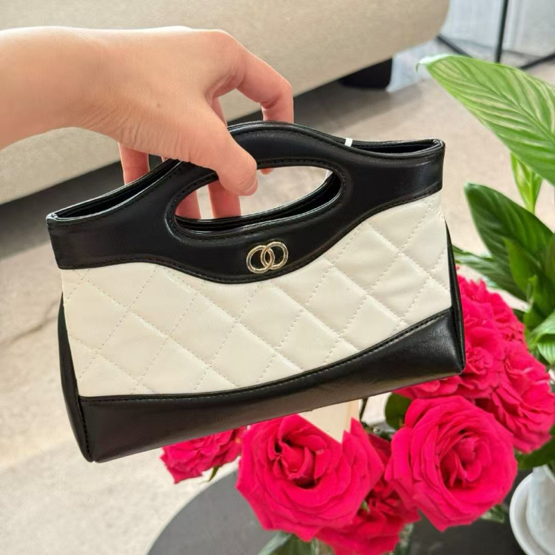 Unisex kožna crossbody torba cilindričnog oblika, zatvaranje preklopom, platnena podstava, unutarnja džep sa zipom