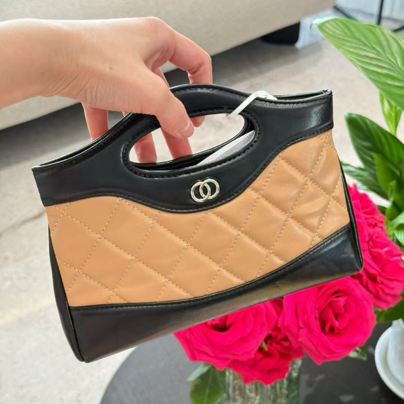 Unisex kožna crossbody torba cilindričnog oblika, zatvaranje preklopom, platnena podstava, unutarnja džep sa zipom