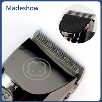 Ake Mei 976 professzionális haja vágó, titánium ötvözetű vágófej, kefés motor, beépített akkumulátor 2000–4000 mAh, üzemidő 3–6 óra, vízálló ház, részben öblíthető tisztítás