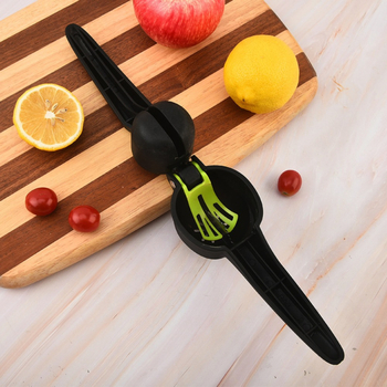 Ručni plastični squeezer za voće – višenamjenski za limun, mango i naranču; suvremeni minimalistički dizajn.