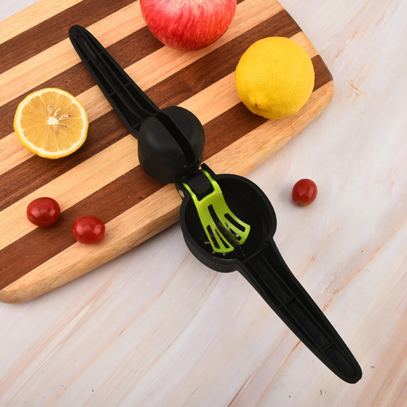 Ručni plastični squeezer za voće – višenamjenski za limun, mango i naranču; suvremeni minimalistički dizajn.