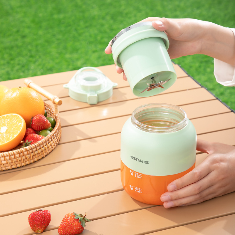 OSTMARS prijenosni sokovnik u obliku čaše s ugrađenom baterijom; snaga 80W, maksimalna brzina 18000 rpm, kapacitet 401–600 mL, više od pet oštrih noževa