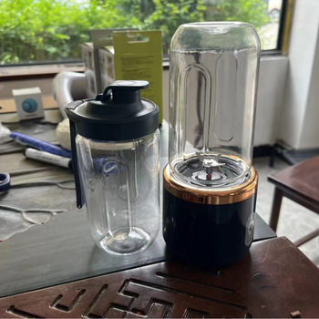 Prijenosna mini sjeckalica s baterijom – višenamjenski mikser za sok; kapacitet 400 ml; ugrađena baterija; više od pet oštrica; PC materijal za hranu