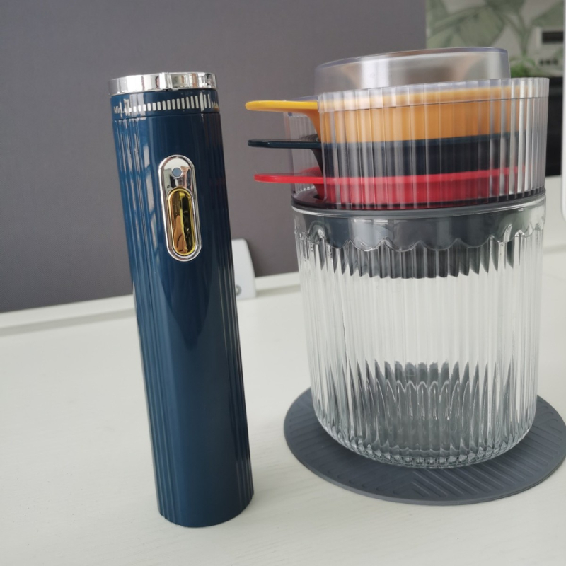 Višenamjenska kuhinjska mašina za cijeđenje, miješanje i kuhanje, kapacitet 500 ml, ≤36 V, do 10 000 rpm, 2 oštrice, kontrola gumbom