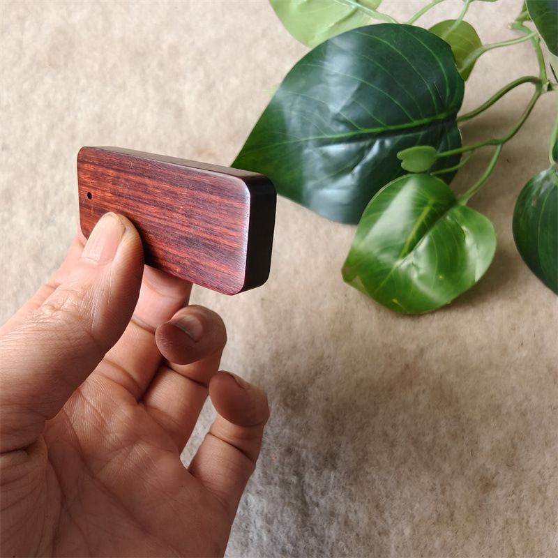 Privjesak od indonezijskog malolistog ružinog drveta, klasičan stil, Tonghui Mahogany marka