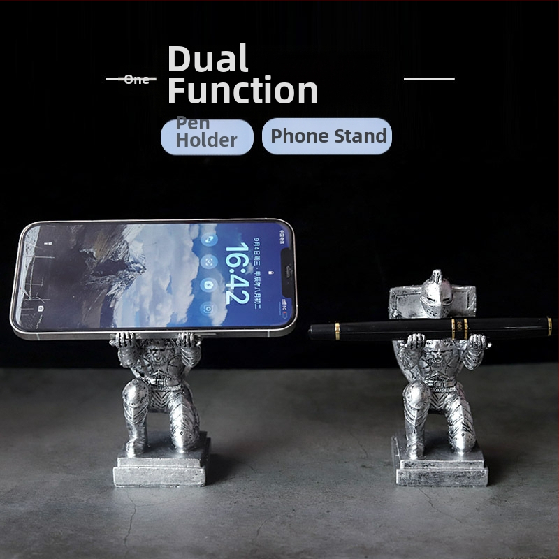 Držiak na pero — Rytier v brnení, stolová ozdoba, suvenír k promócii (Materiál: živica; Model: Sf-pen holder; Značka: Ordinary; Tlač loga: Áno)