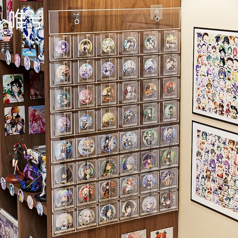 Višenamjenski izložbeni stalak - proziran, zidno postavljen, kartični album s višestrukim pretincima