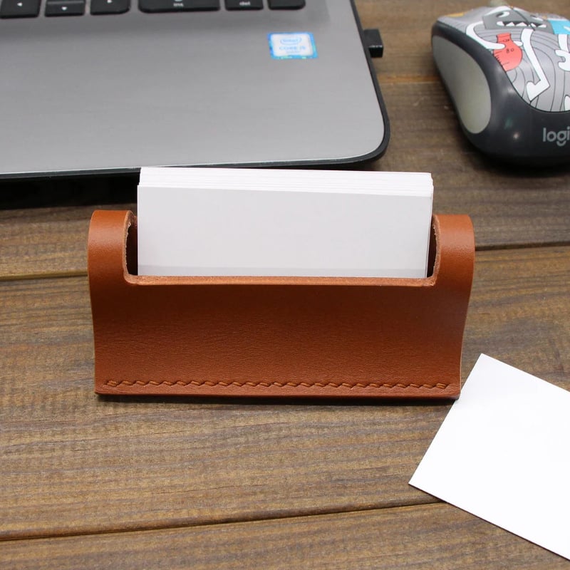 Suport pentru cărți de vizită din PVC pentru birou, design cu un singur strat, formă geometrică, capacitate 30 de carduri, imprimare logo disponibil