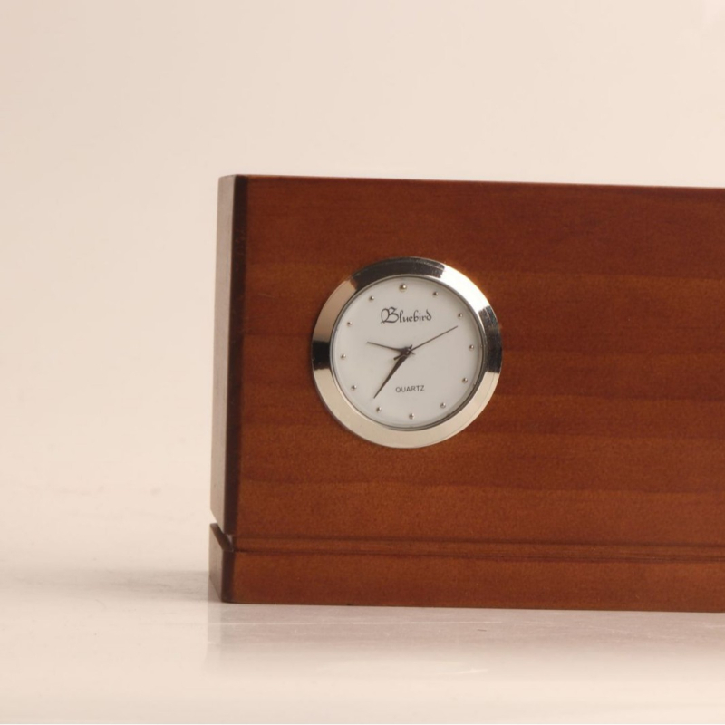 Tömörfa tolltartó, négyszögletes alakú asztali rendező – irodai kiegészítő, üzleti ajándék