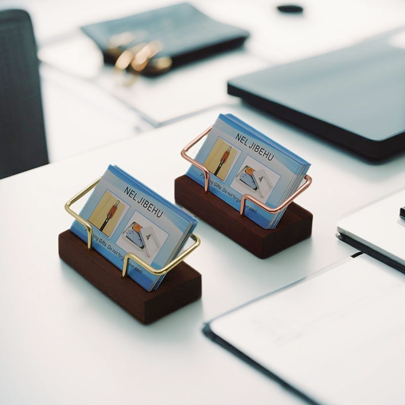 Bază de carduri din lemn cu spațiu pentru notițe, suport pentru carduri de vizită cu un singur strat, capacitate 1–80, imprimare logo disponibilă