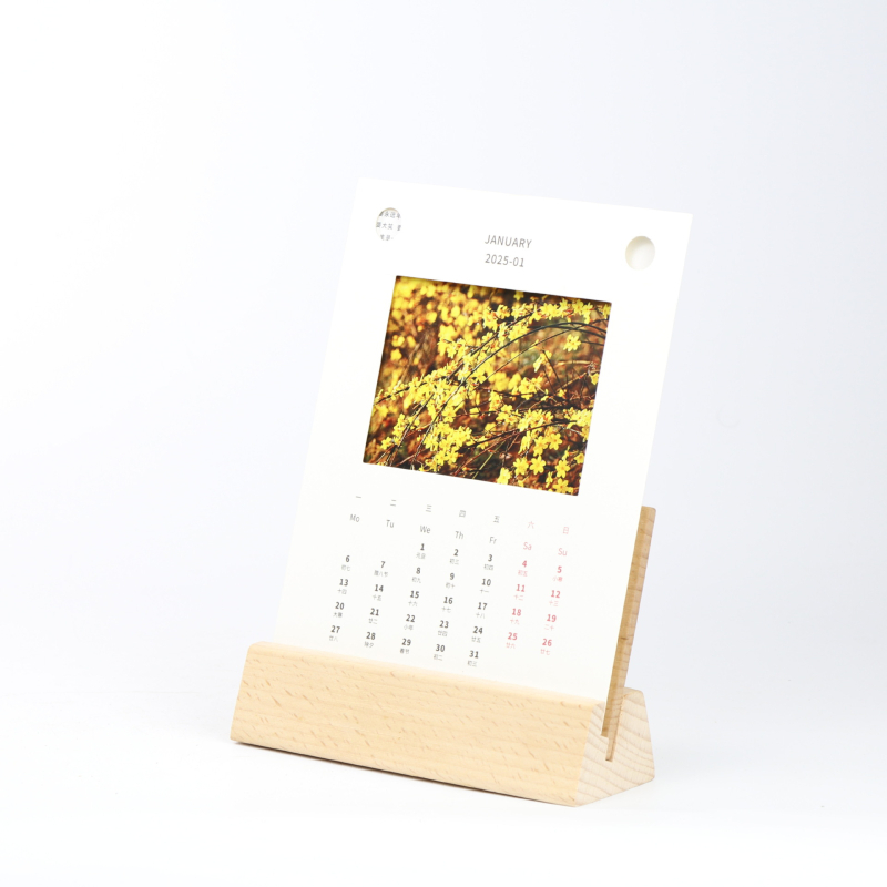Drvena baza za stolni kalendar, moderan minimalistički dizajn, prilagodljiv: lasersko graviranje logotipa, prilagođeni crteži/uzorci, OEM/ODM.
