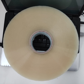 Gépzáró csomagoló szalag, 52 μm vastagság, BOPP alapú, hot-melt ragasztó, sorozat: Gépekhez való szalag, hőmérséklet-tűrés 10–35°C