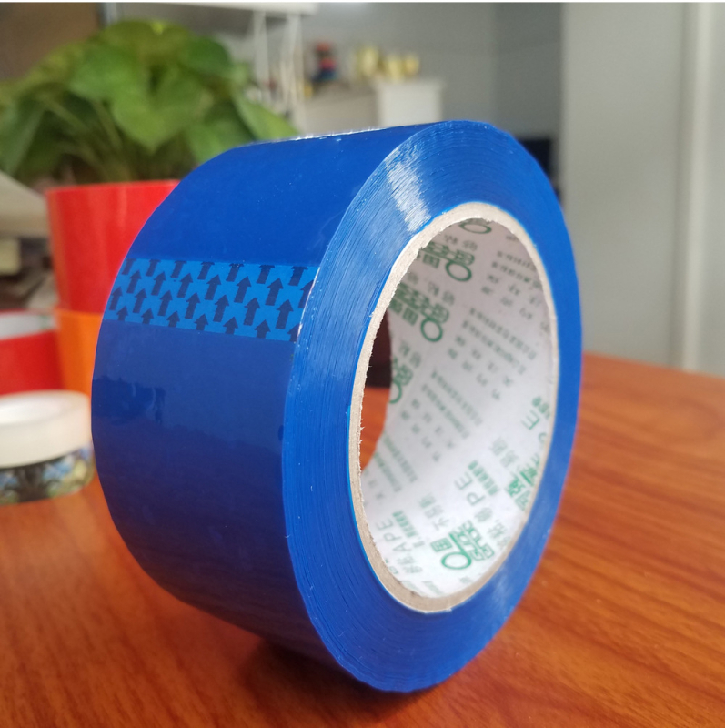 Pakirajuća traka; osnovni materijal: Bopp film; ljepilo: ljepilo; debljina filma: 44 µm; otpornost na temperaturu: do 100°C; površina se može pisati.